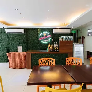 https://reddoorz-plus-poblacion-makati.angeleshotels.net